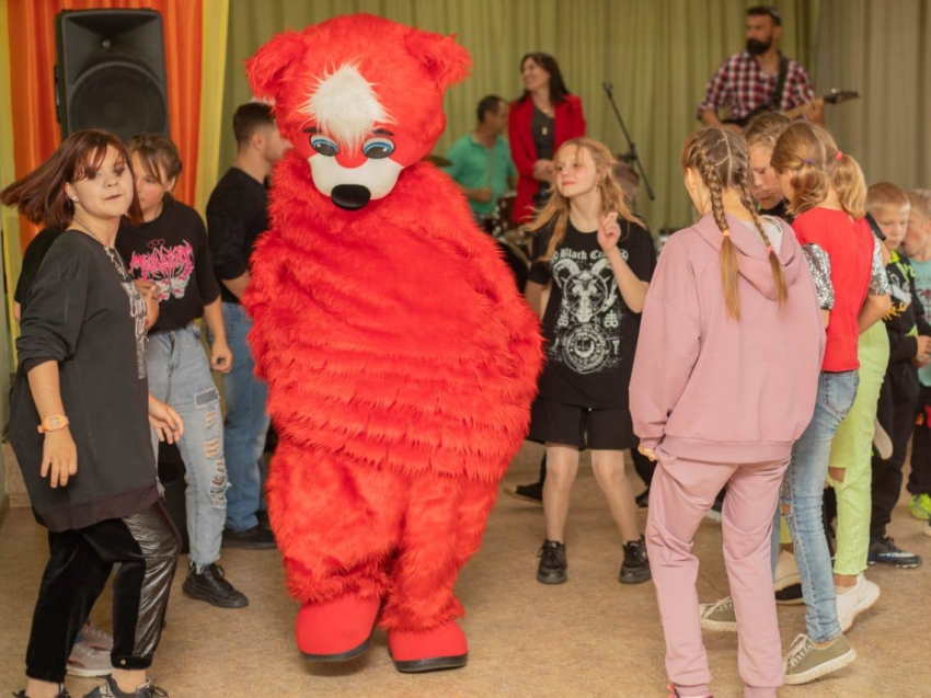 Праздник «Здравствуй, школа!» для воспитанников детского центра в Чите провели волонтёры